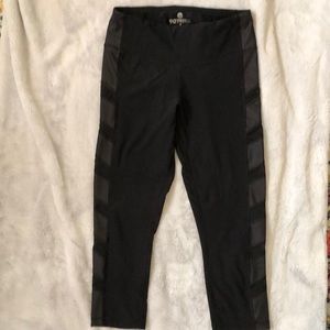 Medium, 90 Degree cropped workout leggings